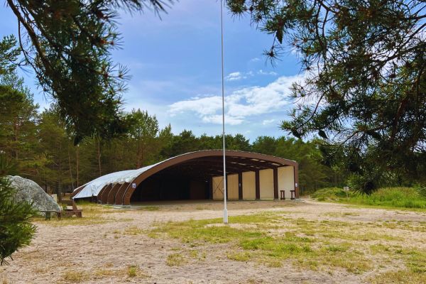 Ülesaare laululava Prangli saarel Prangliresto kõrval