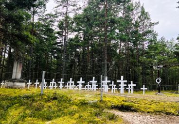eestirand ühishaud prangli saarel ristiga